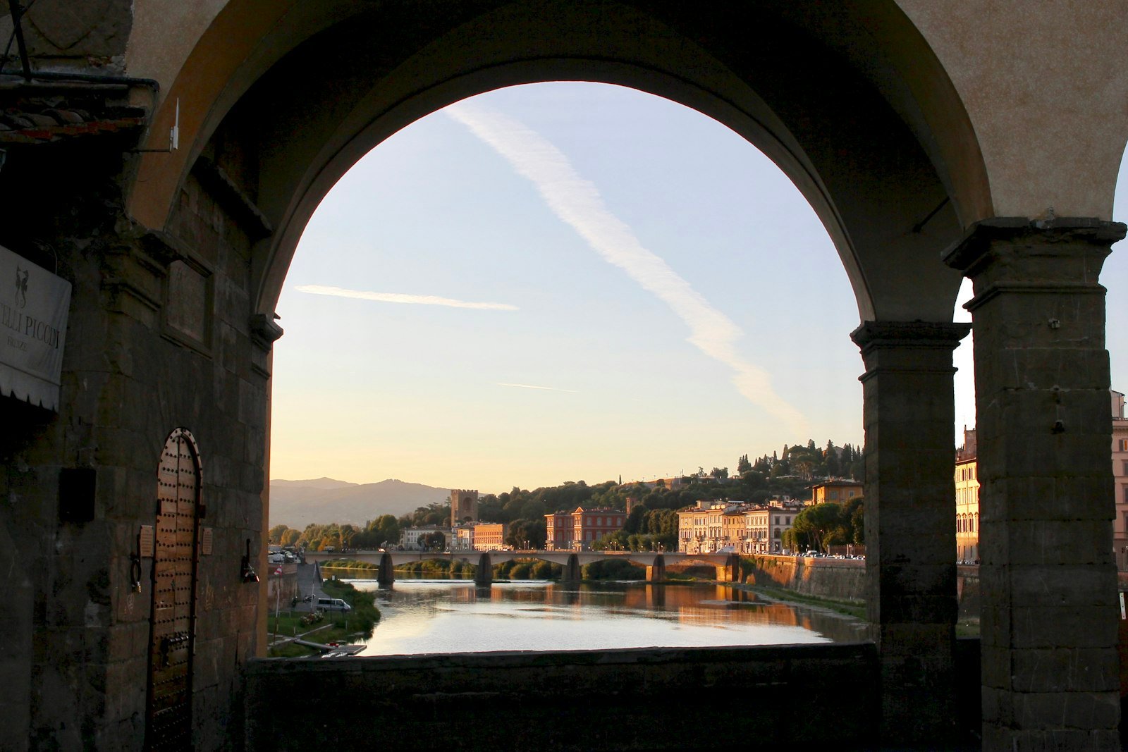 Tramonto sull'Arno visto da una loggia, a pochi passi da Piazza Ognissanti
