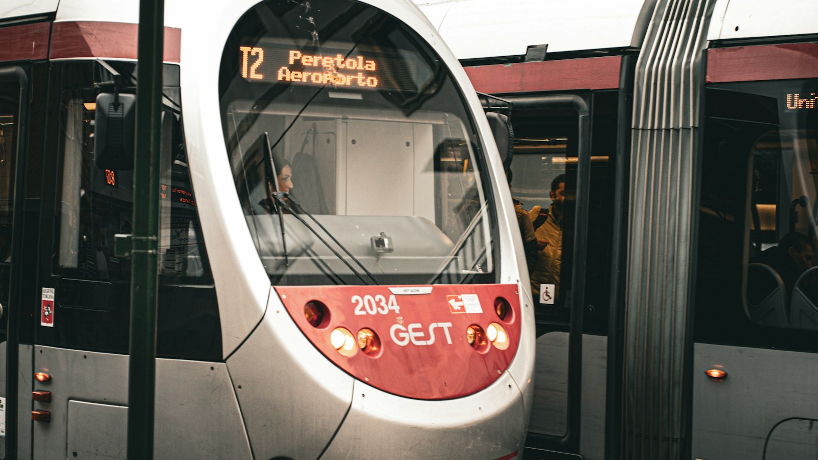 Florence airport to the city centre by tram (T2): a practical guide